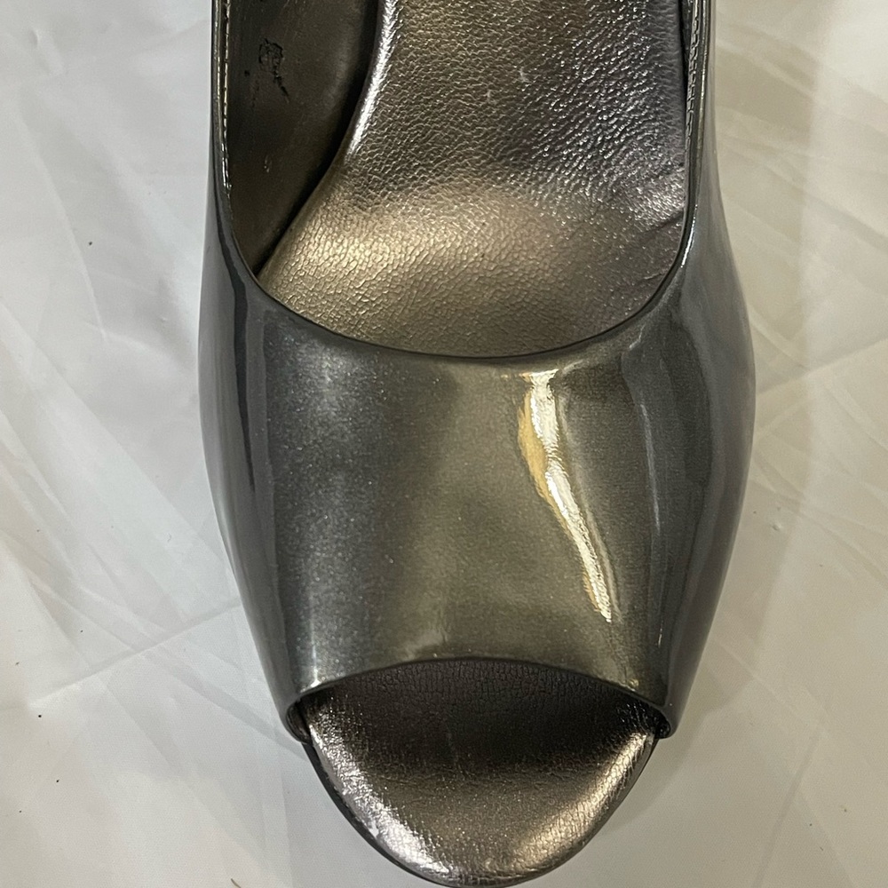 Banana Republic women’s heeled silver shoes size 9.5 - Picture 6 of 9